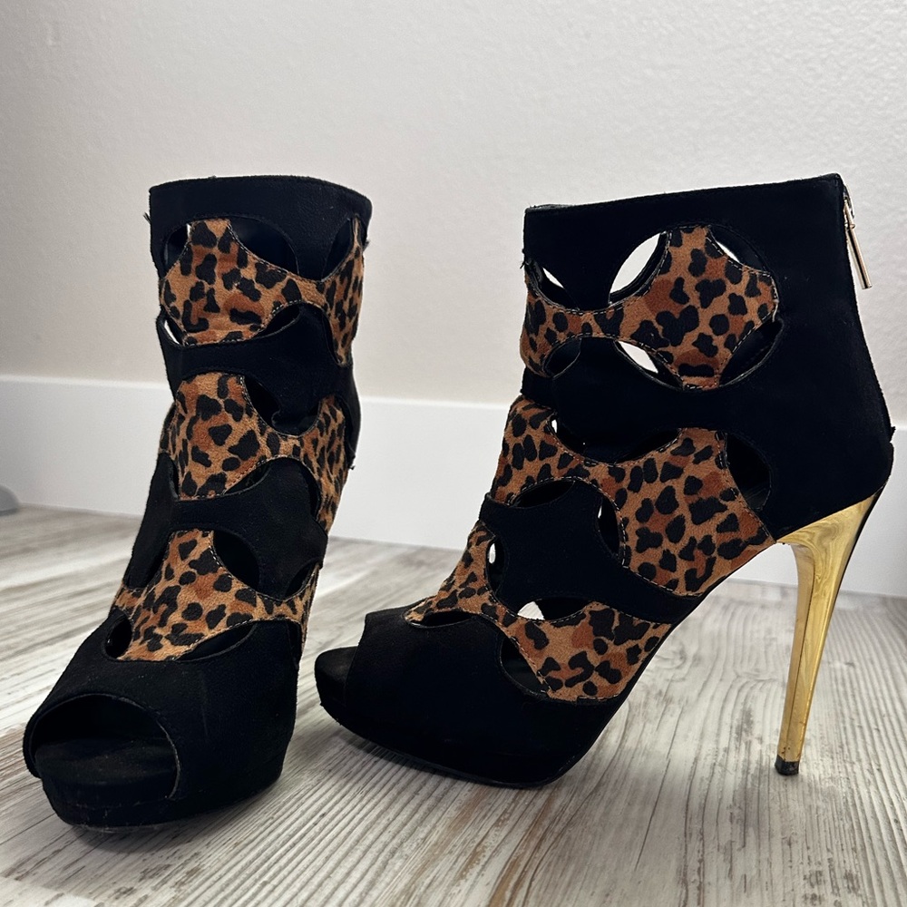 Multi color, gently used womens heel